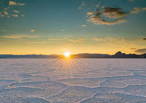 Bonneville Salt Flats | By Asibasm - Own work, CC BY-SA 4.0, https://commons.wikimedia.org/w/index.php?curid=82508193 Bonneville Salt Flats | By Asibasm - Own work, CC BY-SA 4.0, https://commons.wikimedia.org/w/index.php?curid=82508193