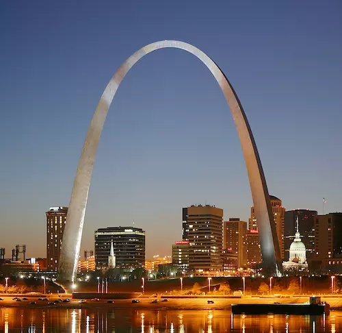 St. Louis Gateway Arch | By St_Louis_night_expblend.jpg: Daniel Schwenderivative work: ←fetchcomms - St_Louis_night_expblend.jpg, CC BY-SA 3.0, https://commons.wikimedia.org/w/index.php?curid=14673204 St. Louis Gateway Arch | By St_Louis_night_expblend.jpg: Daniel Schwenderivative work: ←fetchcomms - St_Louis_night_expblend.jpg, CC BY-SA 3.0, https://commons.wikimedia.org/w/index.php?curid=14673204